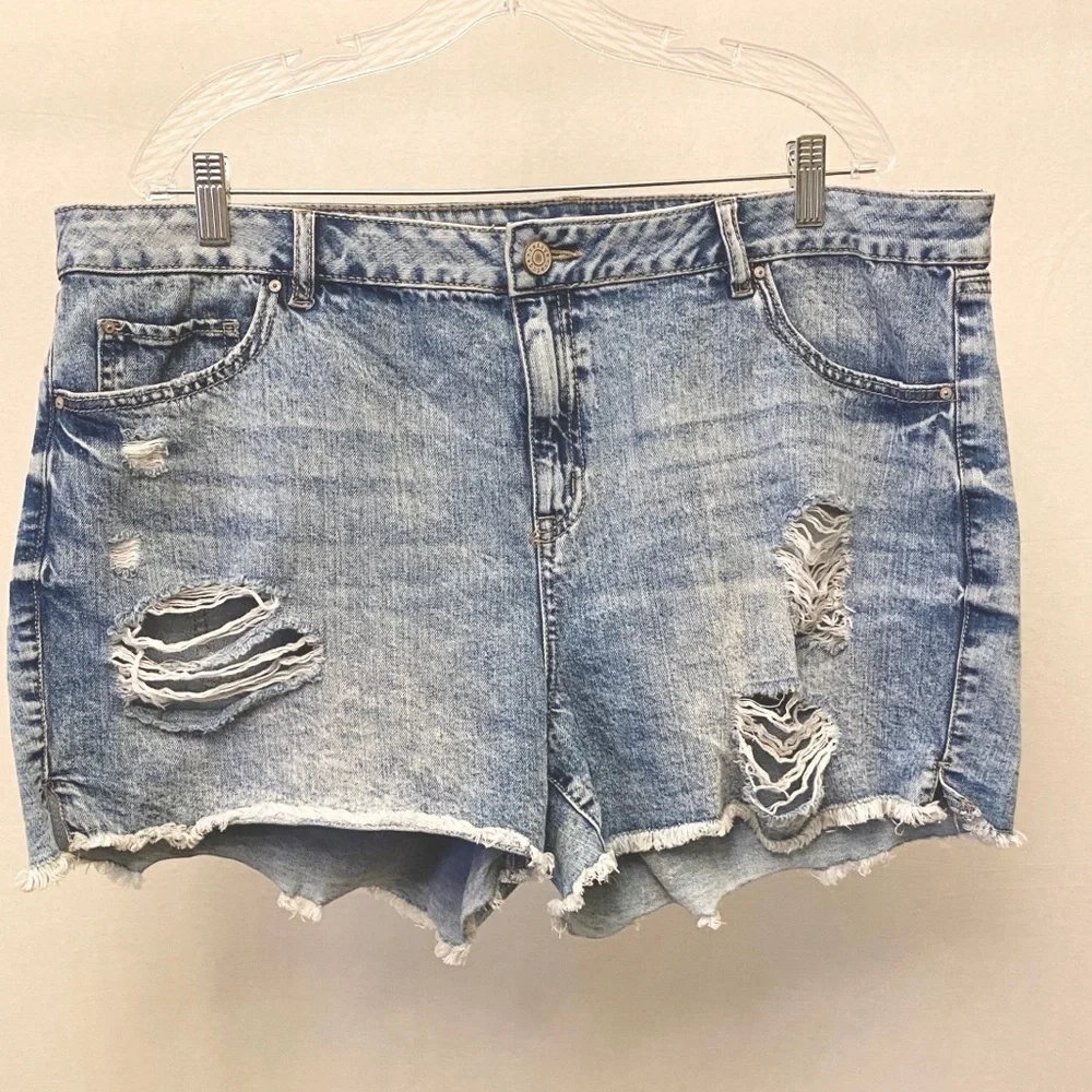 Refuge High Rise Sz 18 Distressed Denim Shorts Cutoff Plus Size Charlotte Russe